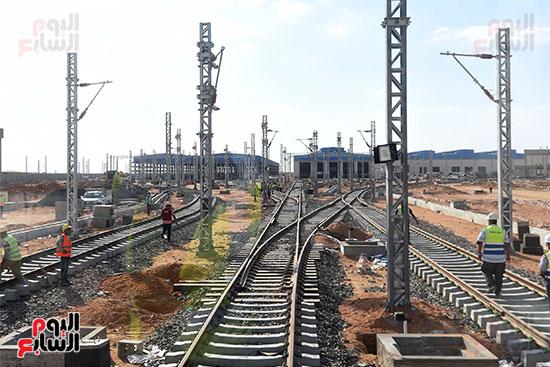 رئيس الوزراء يتفقد أعمال تنفيذ مشروع القطار الكهربائى (21) رئيس الوزراء يتفقد أعمال تنفيذ مشروع القطار الكهربائى (21)