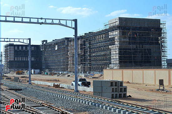 رئيس الوزراء يتفقد أعمال تنفيذ مشروع القطار الكهربائى (9) رئيس الوزراء يتفقد أعمال تنفيذ مشروع القطار الكهربائى (9)