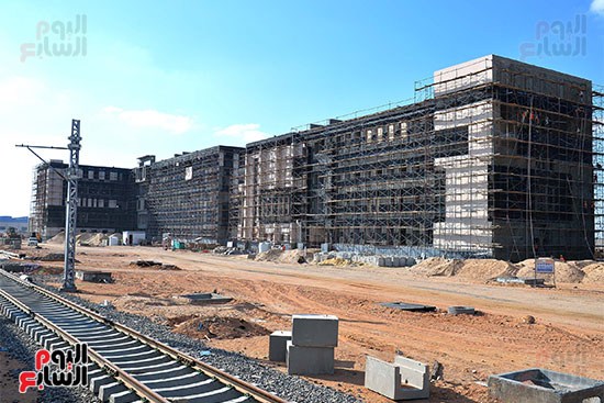 رئيس الوزراء يتفقد أعمال تنفيذ مشروع القطار الكهربائى (10) رئيس الوزراء يتفقد أعمال تنفيذ مشروع القطار الكهربائى (10)