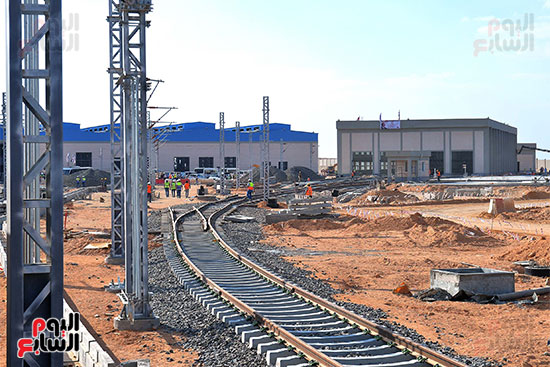 رئيس الوزراء يتفقد أعمال تنفيذ مشروع القطار الكهربائى (11) رئيس الوزراء يتفقد أعمال تنفيذ مشروع القطار الكهربائى (11)