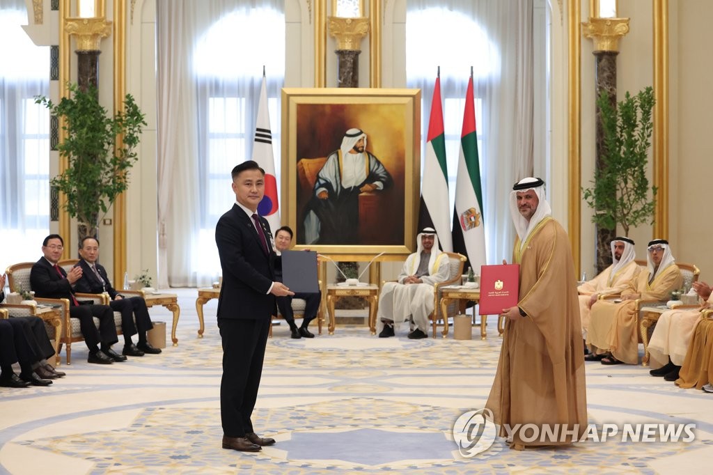 كوريا الجنوبية والإمارات العربية المتحدة توقعان على 13 مذكرة تفاهم للتعاون في لقاء القمة - 5