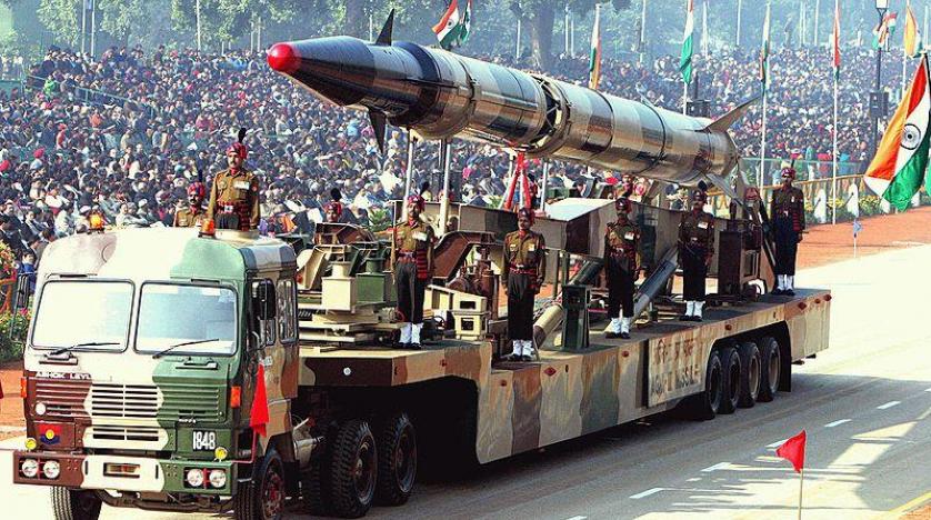 800px-Agni-II_missile_%28Republic_Day_Parade_2004%29.jpeg