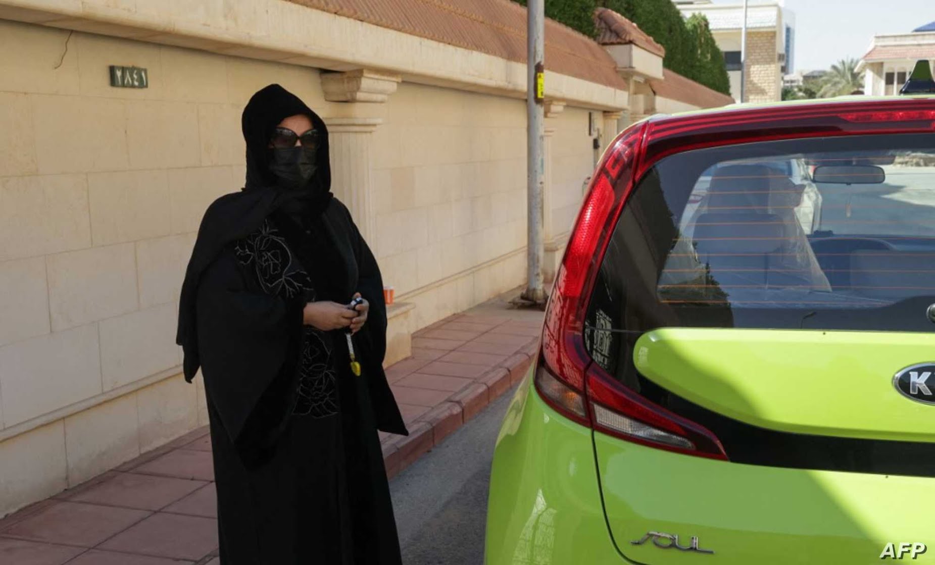 السعودية سمحت للنساء بقيادة السيارة في 2018