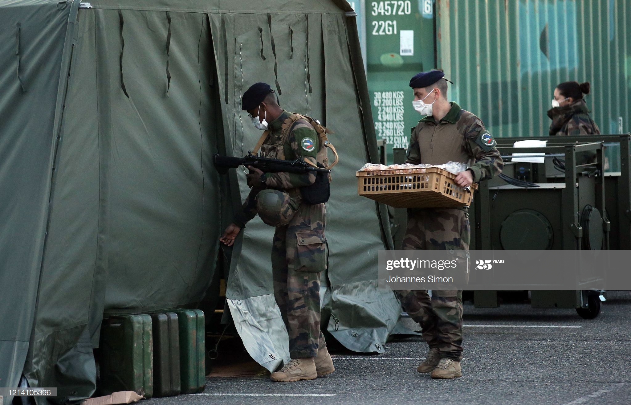 french-soldiers-wearing-protective-masks-set-up-tents-as-part-of-a-picture-id1214105396