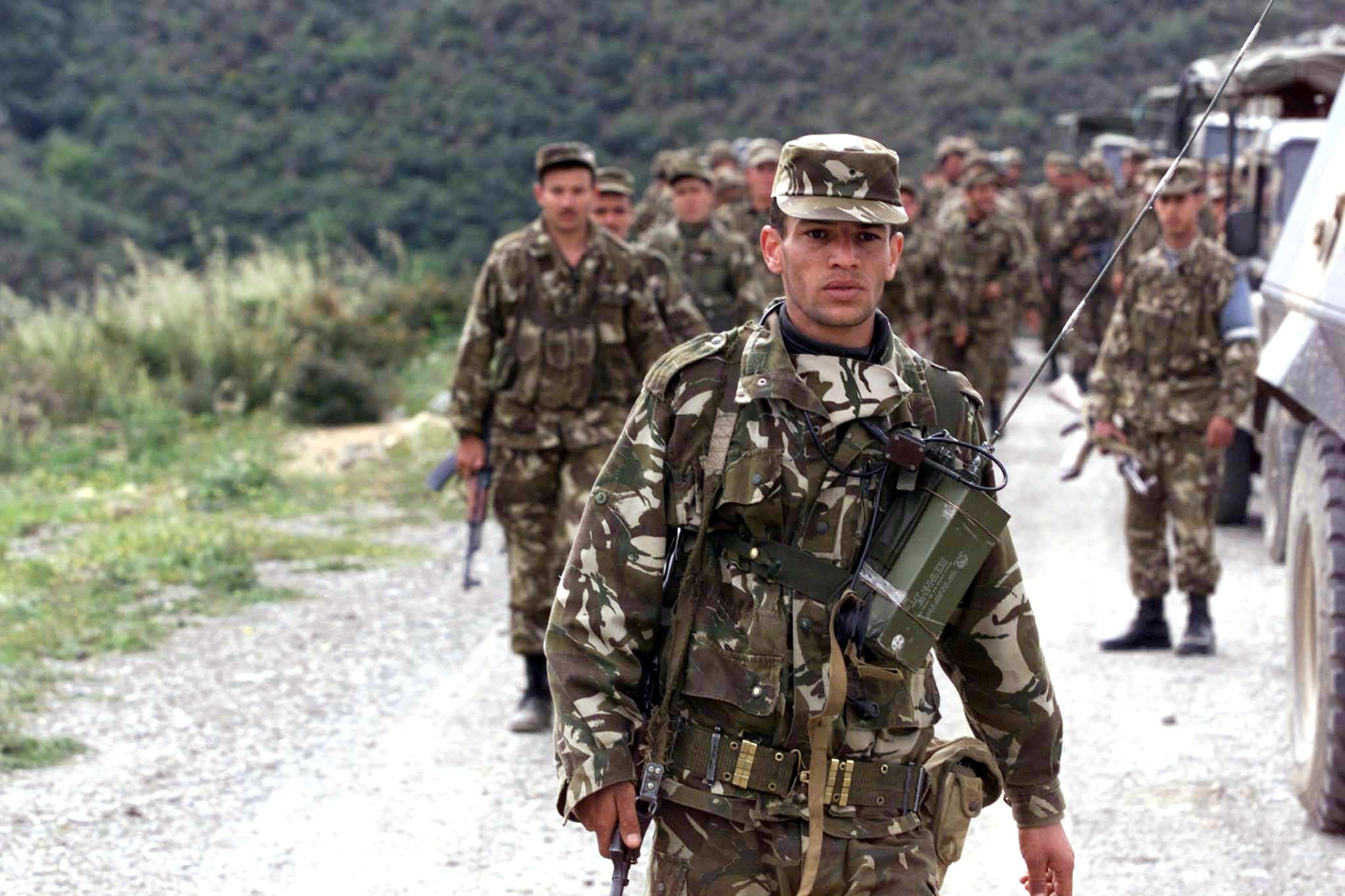 عناصر من الجيش الجزائري -أرشيف عناصر من الجيش الجزائري -أرشيف