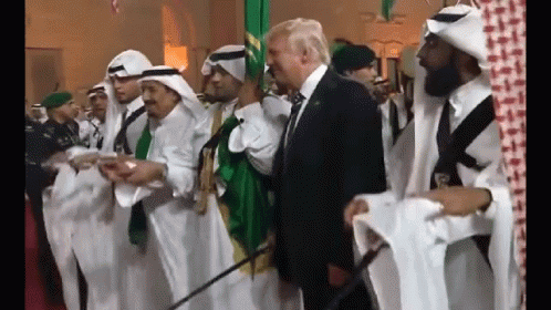 نتيجة بحث الصور عن ‪saudi trump dancing gif‬‏
