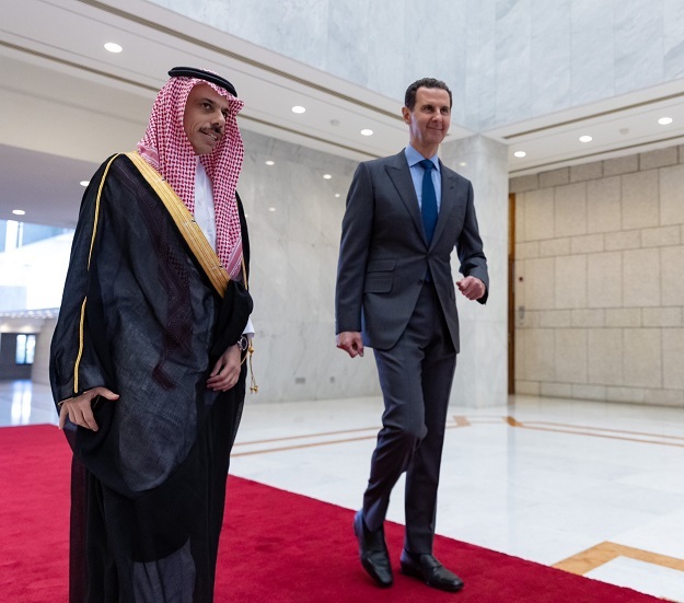 صور.. لحظة استقبال الرئيس السوري لوزير الخارجية السعودي في زيارة رسمية لدمشق