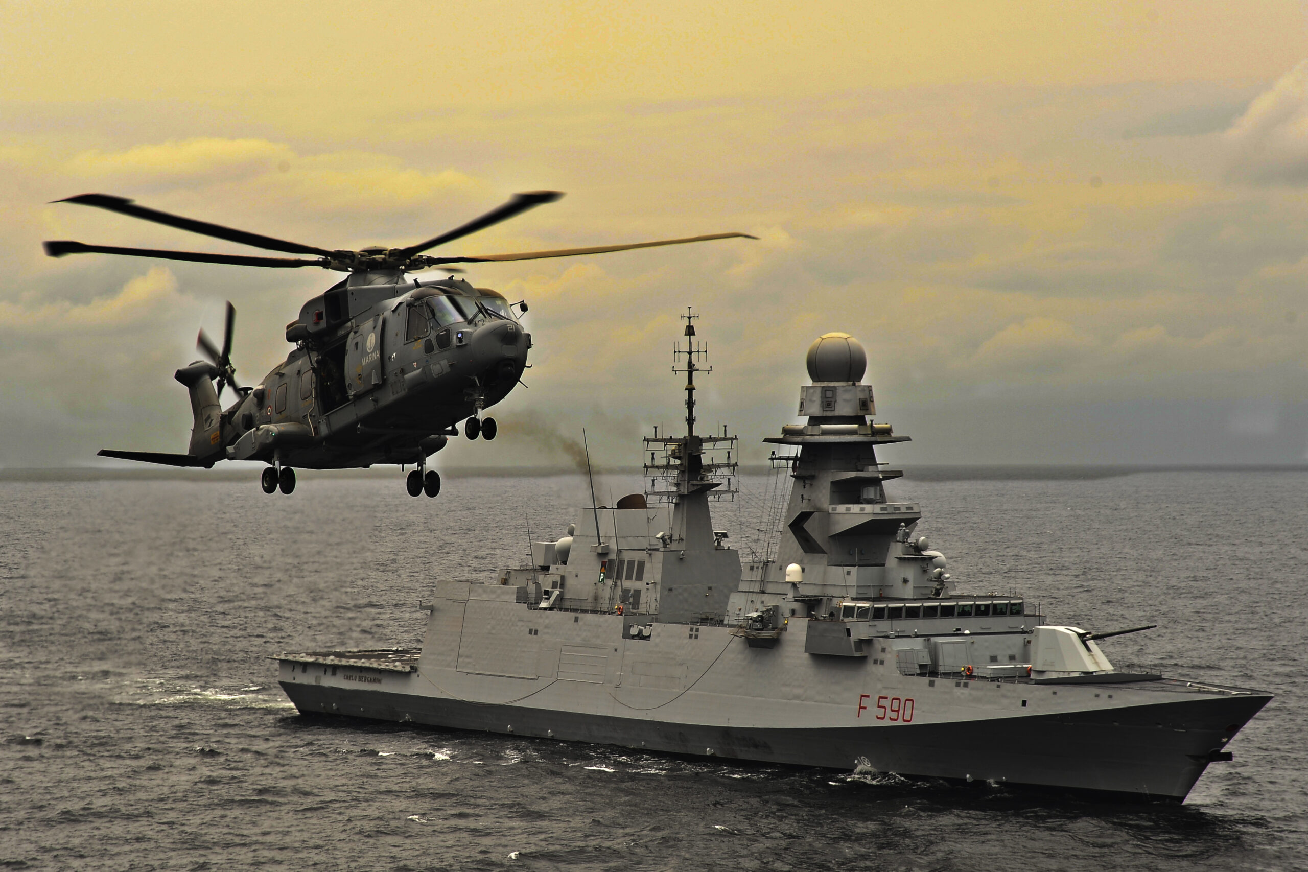 5_Italian-Navys-Bergamini-FREMM-with-Leonardo-AW-101-helicopter_@Italian-Navy-scaled.jpg