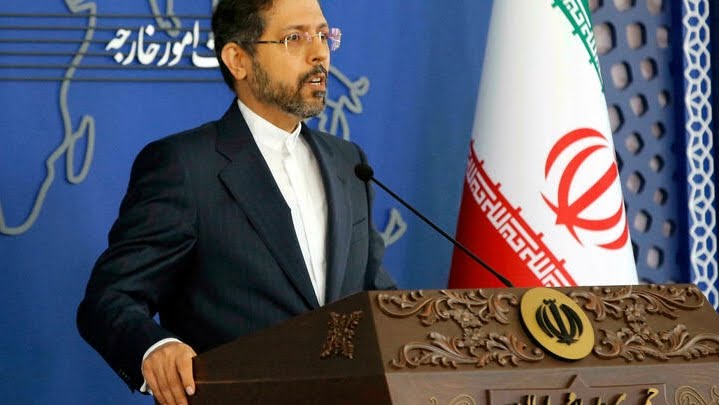 المتحدث باسم وزارة الخارجية الإيرانية سعيد خطيب زاده خلال مؤتمر صحفي بطهران في 15 تشرين الثاني/نوفمبر 2021.