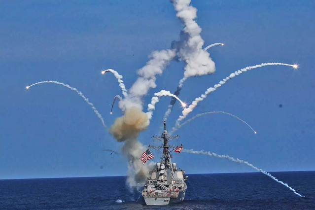 إطلاق صاروخ فشل مدمرة البحرية