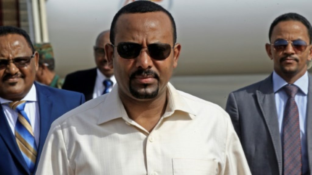 رئيس الوزراء الإثيوبي آبي أحمد لدى وصوله إلى الخرطوم في 7 حزيران/يونيو 2019 