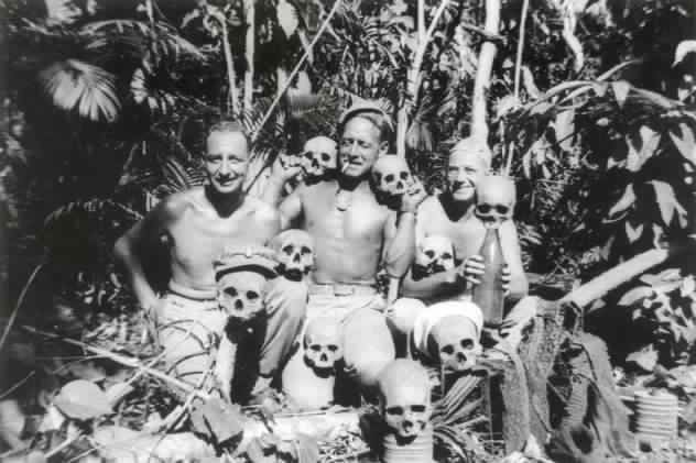 US-soldiers-with-Japanese-skulls.jpg
