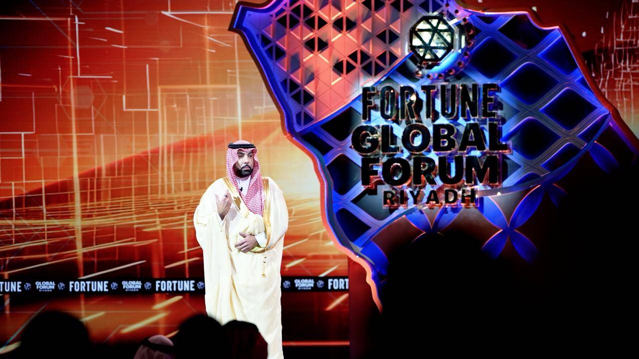 فهد الرشيد يتحدث إلى الحضور (تصوير: تركي العقيلي) فهد الرشيد يتحدث إلى الحضور (تصوير: تركي العقيلي)
