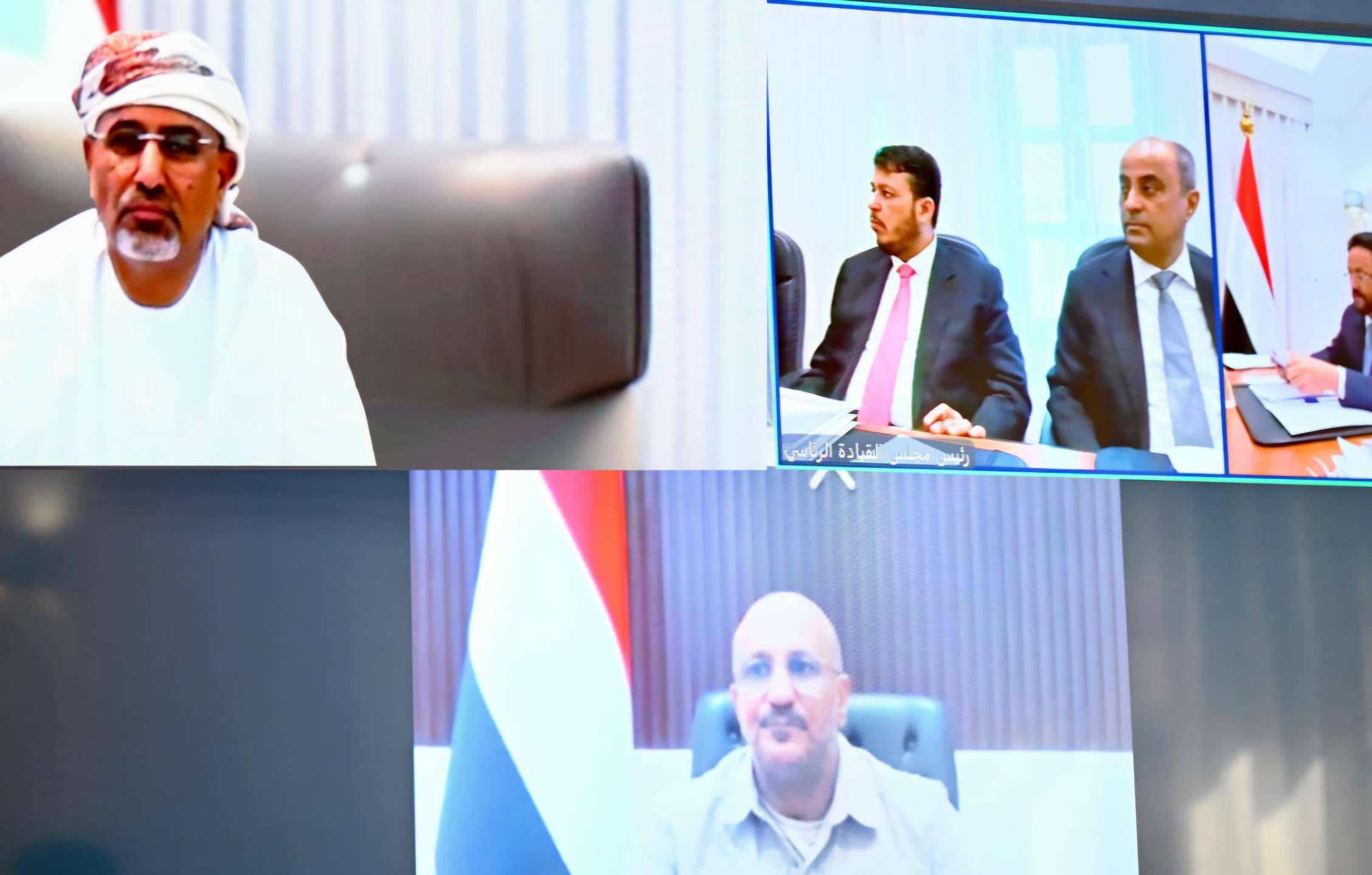 أعضاء في مجلس القيادة الرئاسي اليمني حضروا اجتماعه عبر الاتصال المرئي (سبأ) أعضاء في مجلس القيادة الرئاسي اليمني حضروا اجتماعه عبر الاتصال المرئي (سبأ)