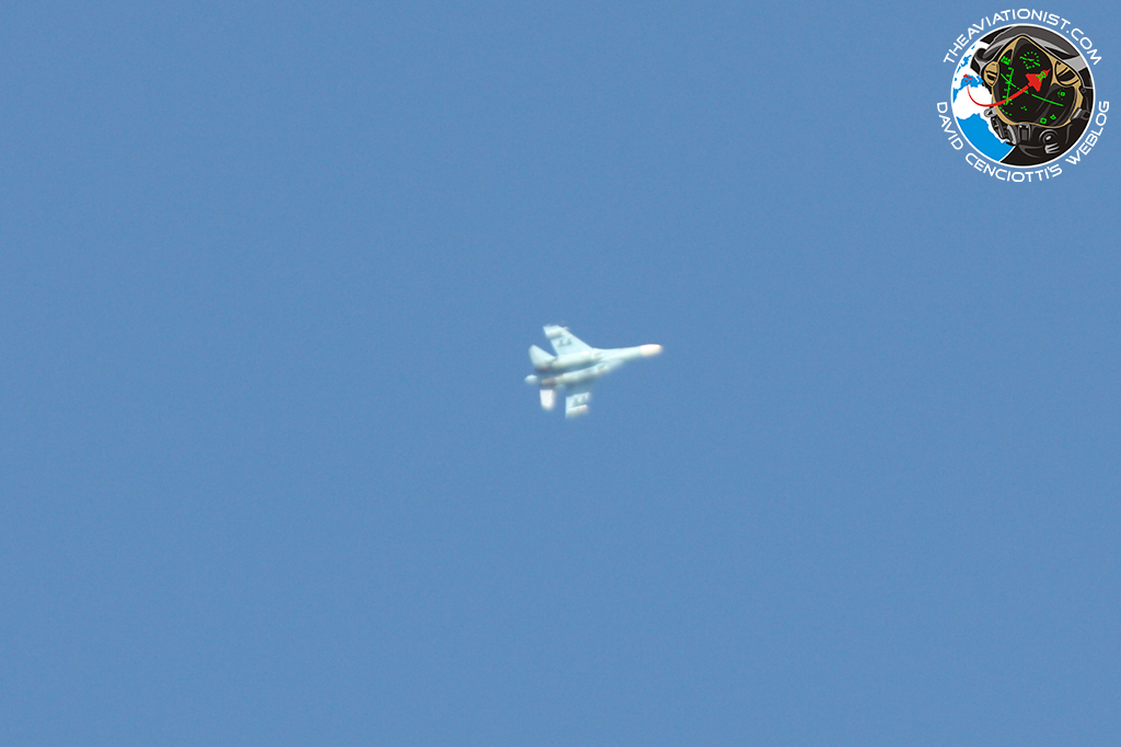 5-Su-27-turning-left.jpg