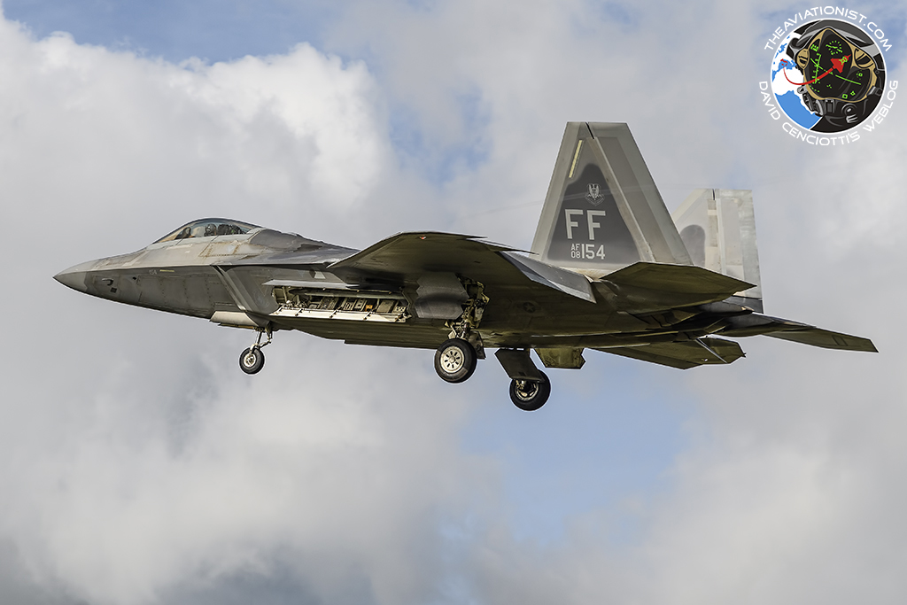 F-22-open-weapons-bay-large.jpg