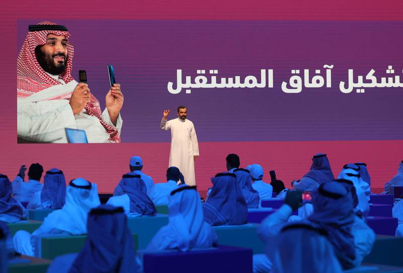 كشف وزير الاتصالات وتقنية المعلومات السعودي عبد الله السواحه النقاب عن أول شريحة ذكية سعودية الصنع. برس كشف وزير الاتصالات وتقنية المعلومات السعودي عبد الله السواحه النقاب عن أول شريحة ذكية سعودية الصنع. برس