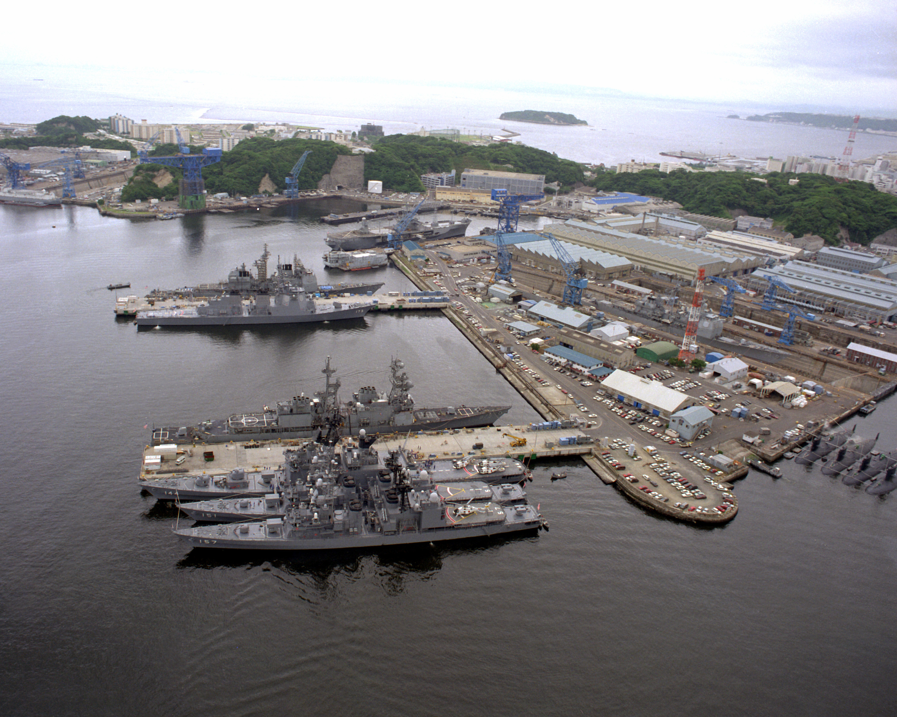 Aerial_view_of_U.S._Naval_Base_Yokosuka%2C_-26_May_1994_a.jpg