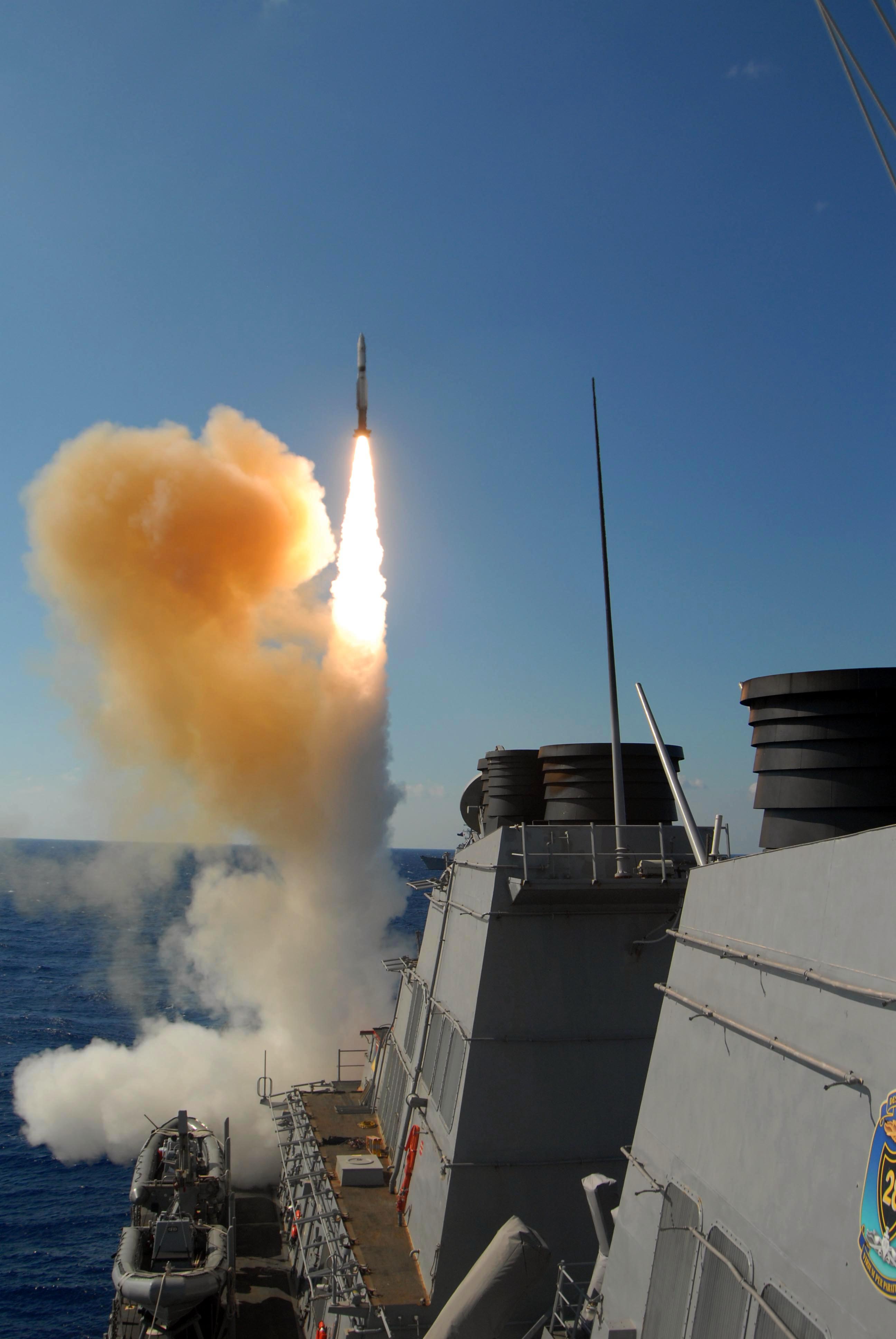 US_Navy_081006-N-9911M-031_The_Arleigh_Burke-class_guided_missile_destroyer_USS_Stout_(DDG_55)_launches_a_SM-2_Standard_Missile_from_the_aft_missile_bay_aboard_at_the_ex-USS_O'Bannon_(DD_987)_during_a_sinking_exercise.jpg