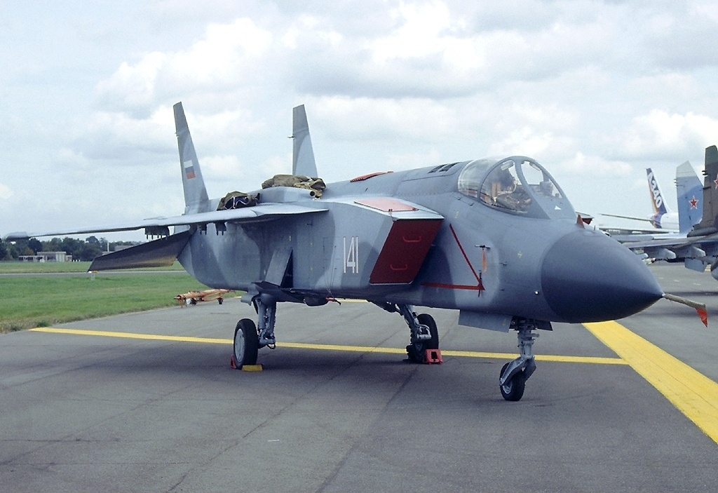 Yakovlev_Yak-141_at_1992_Farnborough_Airshow.jpg