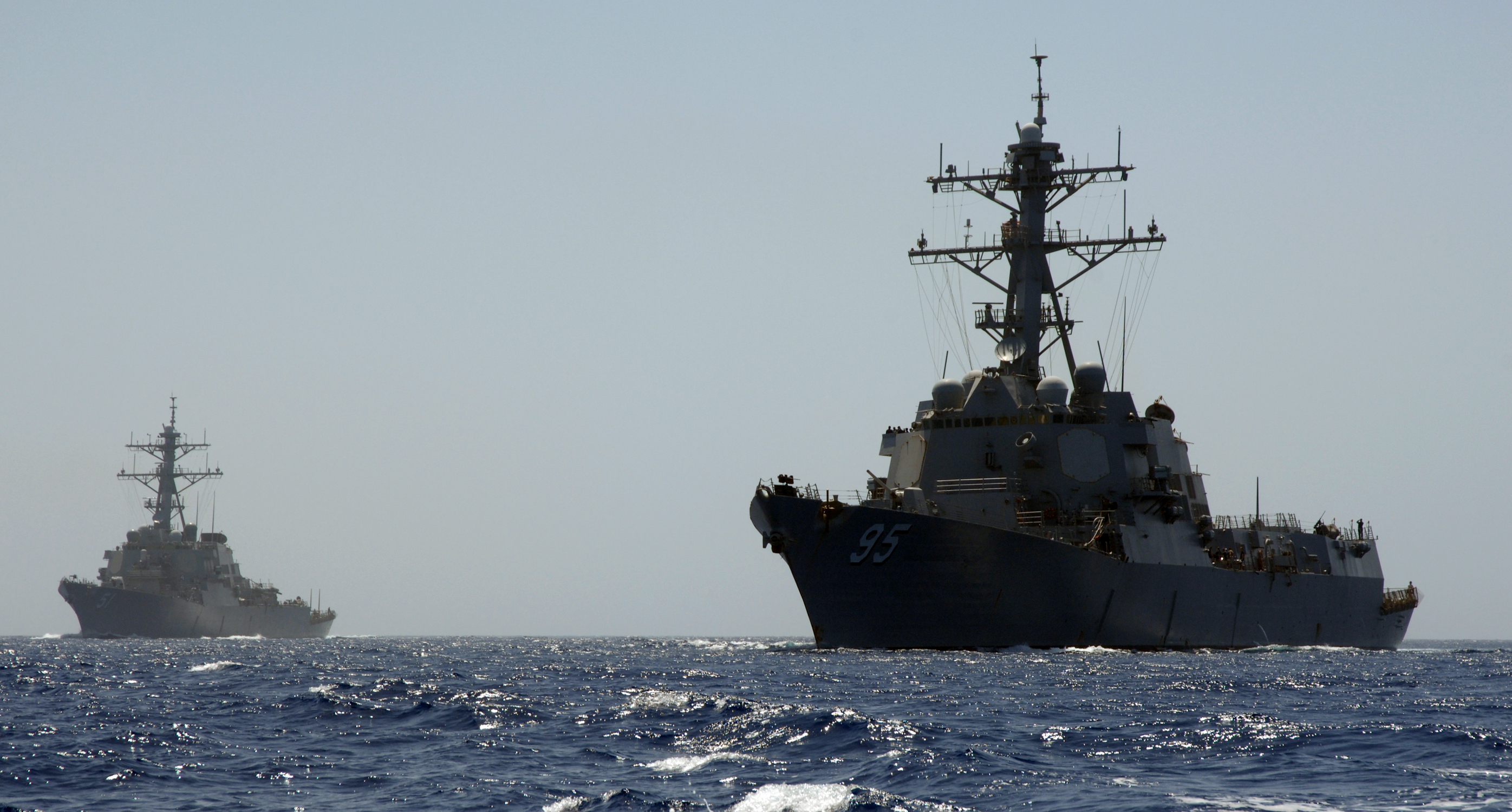 US_Navy_090607-N-6639M-046_The_guided-missile_destroyer_USS_Arleigh_Burke_(DDG_51),_left,_approaches_the_guided-missile_destroyer_USS_James_E._Williams_(DDG_95).jpg