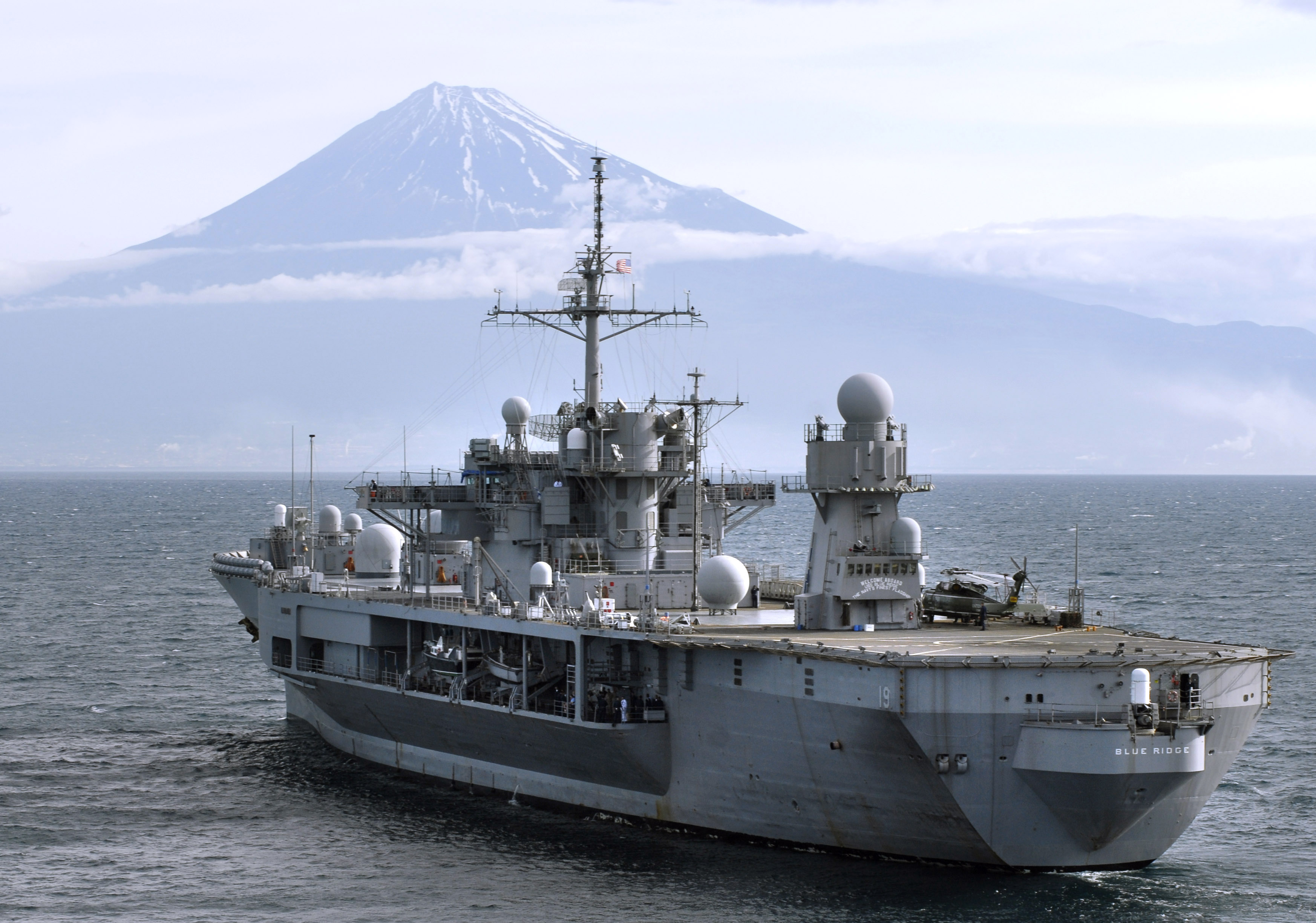 080530-N-6566M-056_USS_Blue_Ridge_with_Mt_Fuji.jpg
