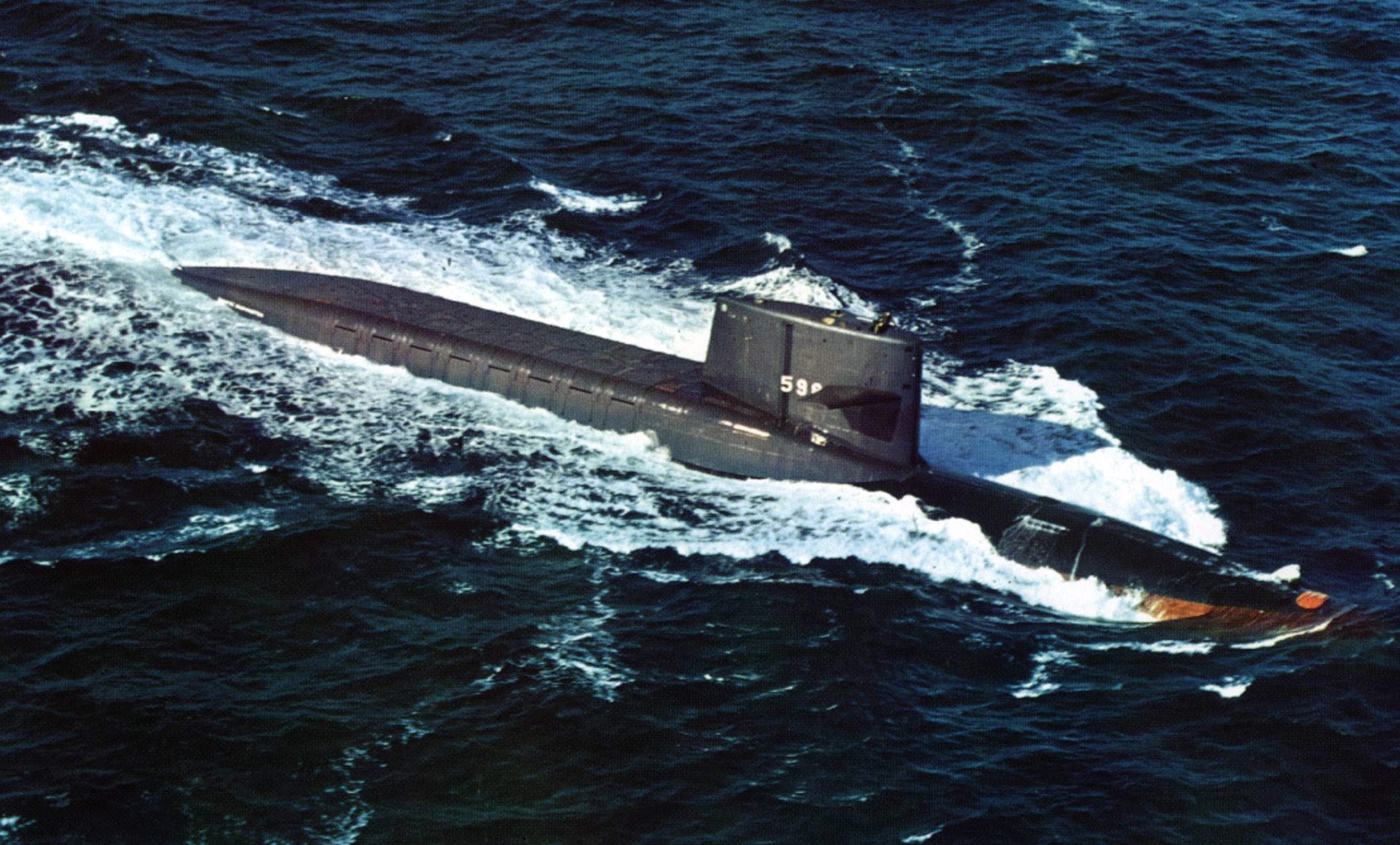 USS_George_Washington_%28SSBN-598%29_underway_at_sea%2C_circa_in_the_1970s.jpg