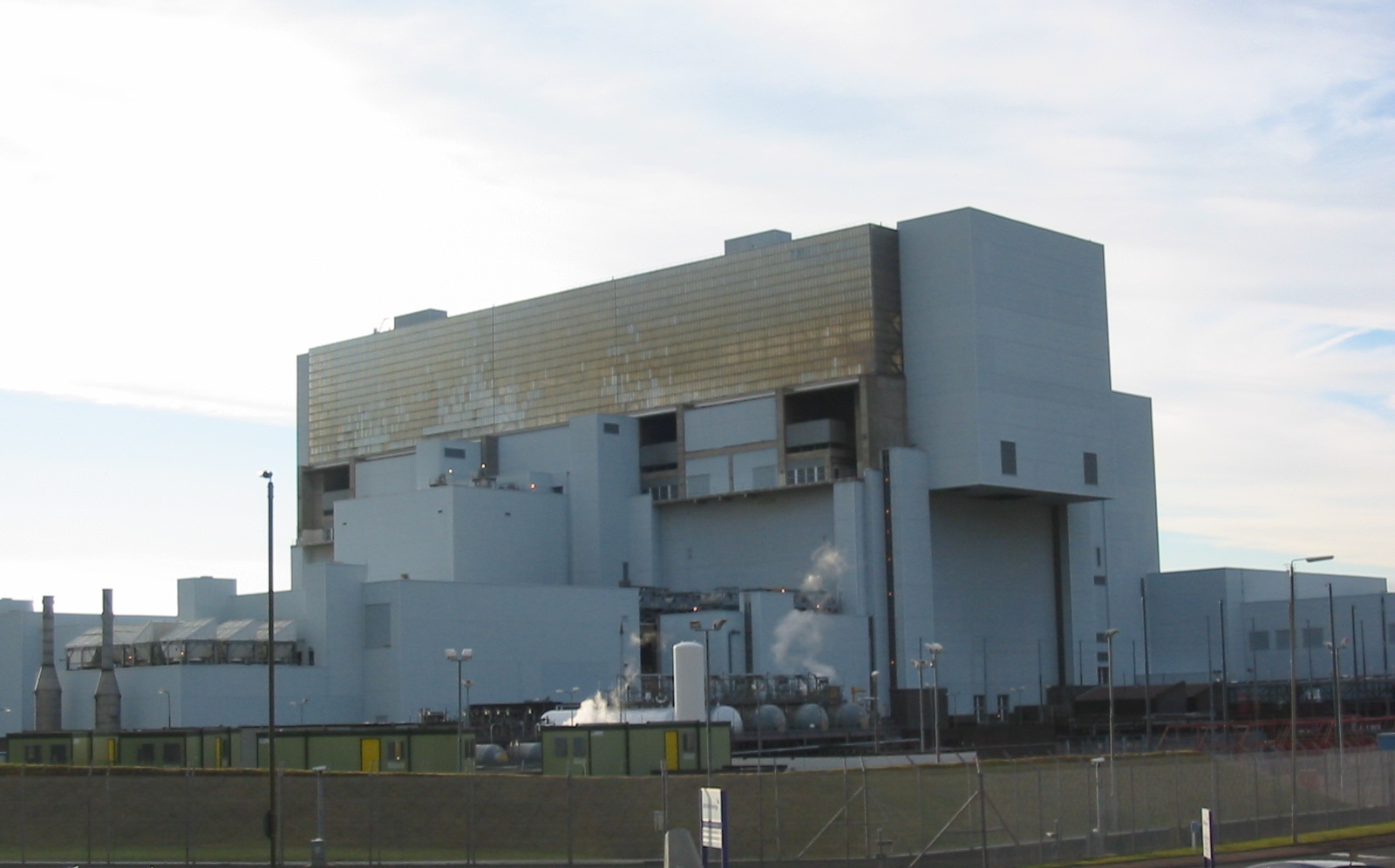 Torness_Nuclear_Power_Station%2C_Scotland.JPG