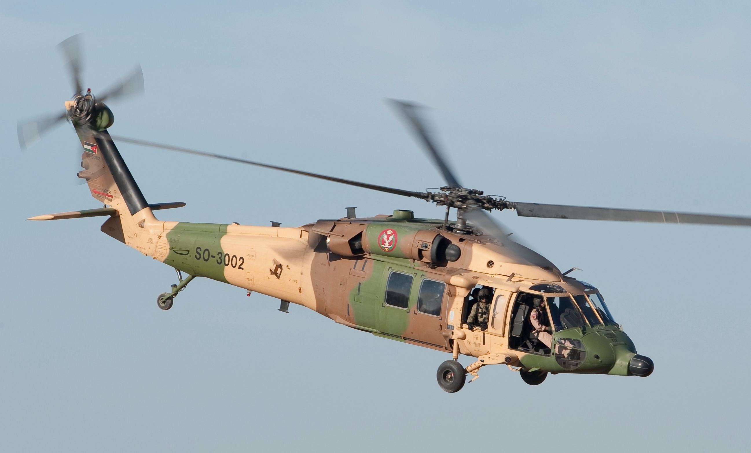 Jordanian_Air_Force_UH-60_Black_Hawk_helicopter_%28cropped%29.jpg