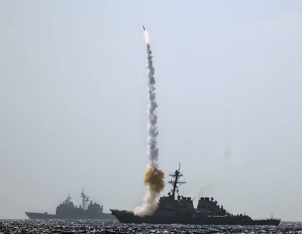 US_Navy_101026-N-3885H-116_The_guided-missile_destroyer_USS_Mitscher_(DDG_57)_fires_a_standard_missile_2_(SM-2)_during_a_sinking_exercise_in_the_At.jpg