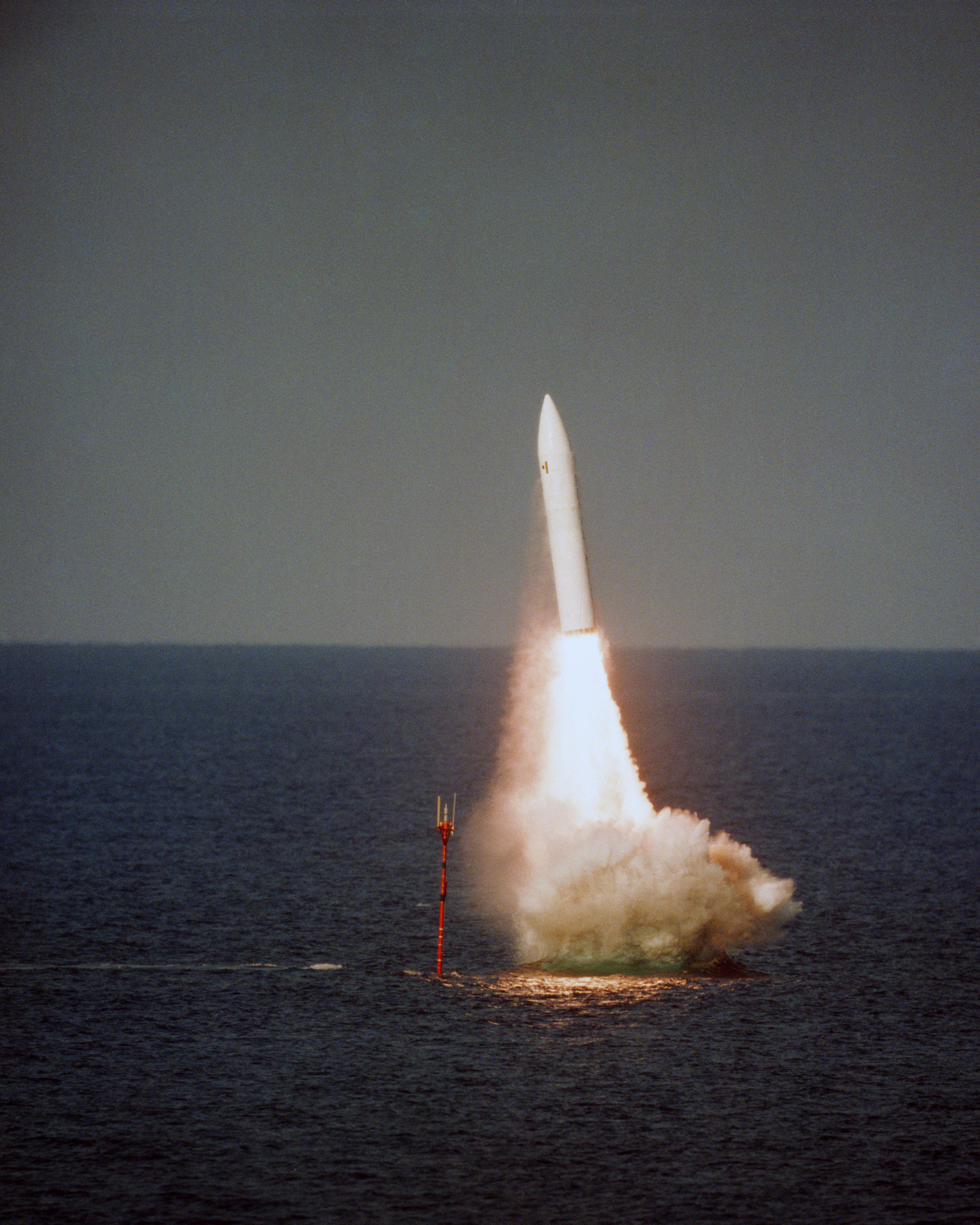 Polaris_missile_launch_from_HMS_Revenge_%28S27%29_1986.JPEG