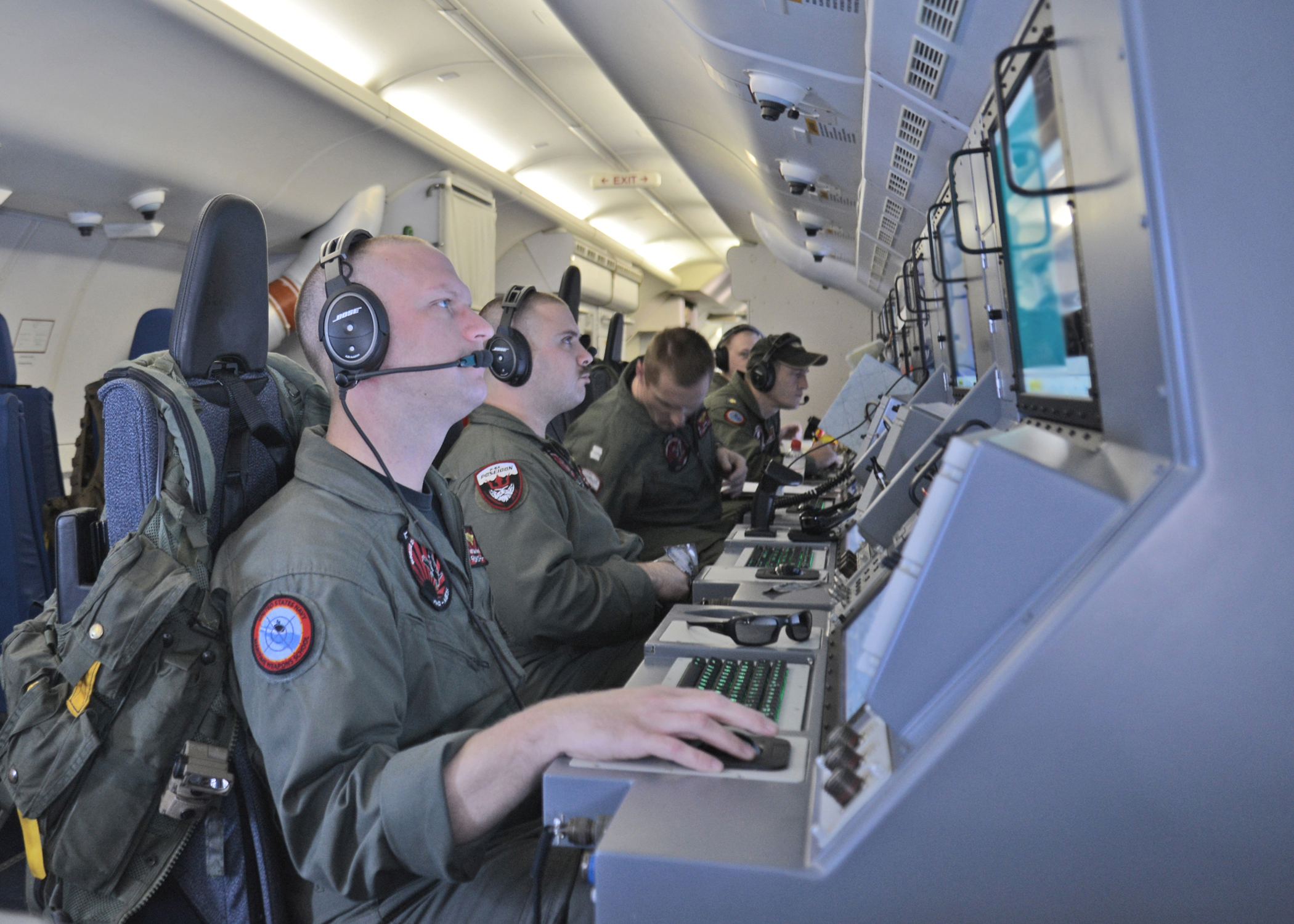 U.S._Navy_helps_search_for_Malaysia_Airlines_flight_MH370.jpg
