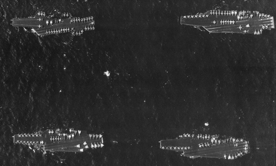 US_Navy_Battle_Force_Zulu_carriers_overhead_view_in_1991.jpg