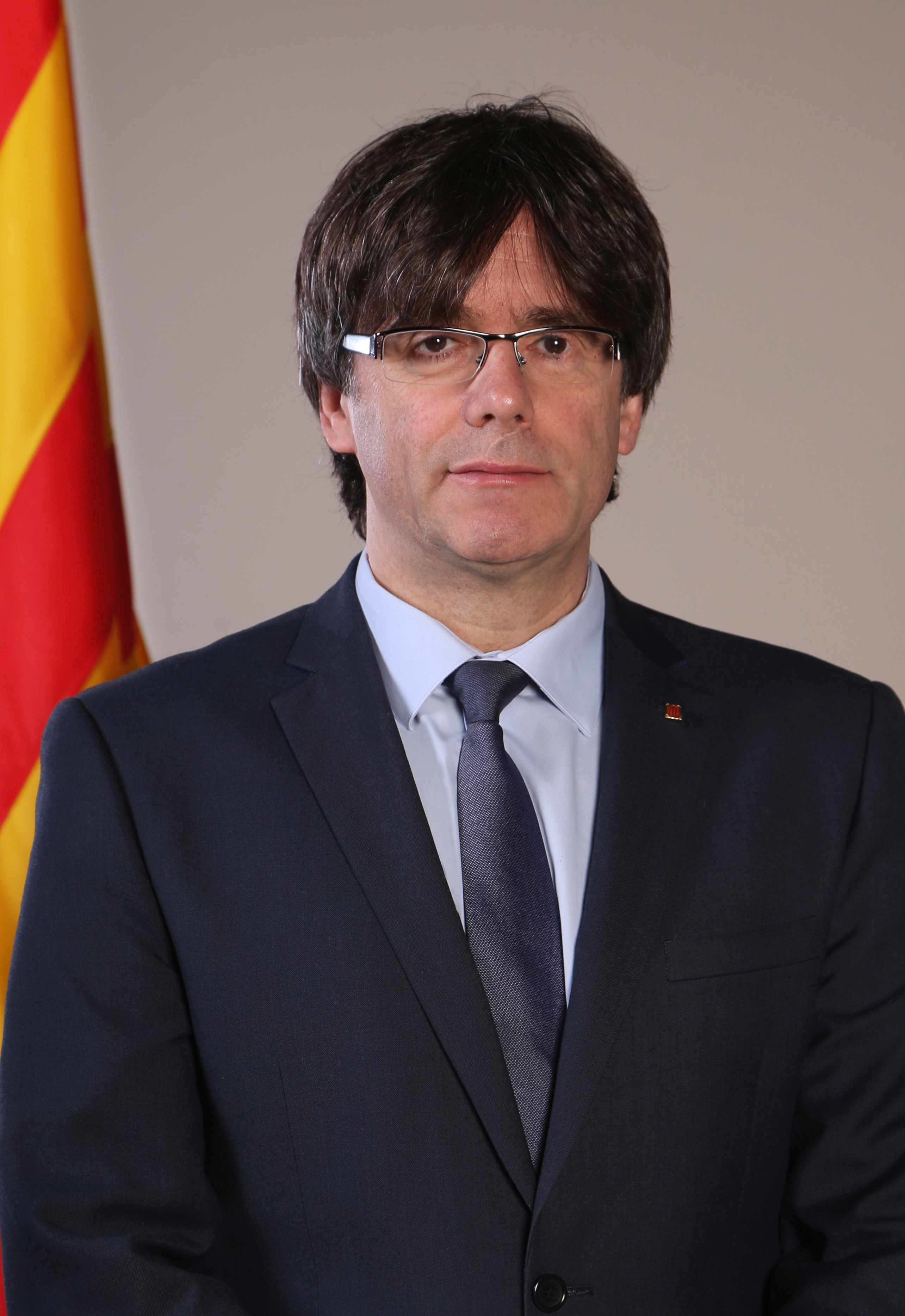 Retrat_oficial_del_President_Carles_Puigdemont_cropped.jpg