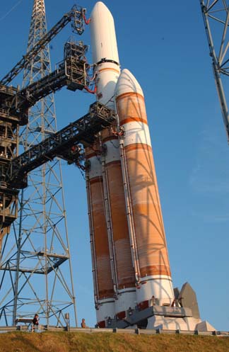 Delta_IV_Heavy_rocket_on_launch_pad.jpg