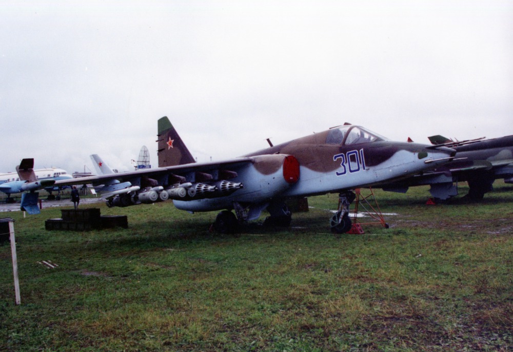 Sukhoi_Su-25_Sukhoi_T-8-15_%28Su-25_prototype%29_Khodinka_Air_Force_Museum_Sep93_1_%2817149987632%29.jpg