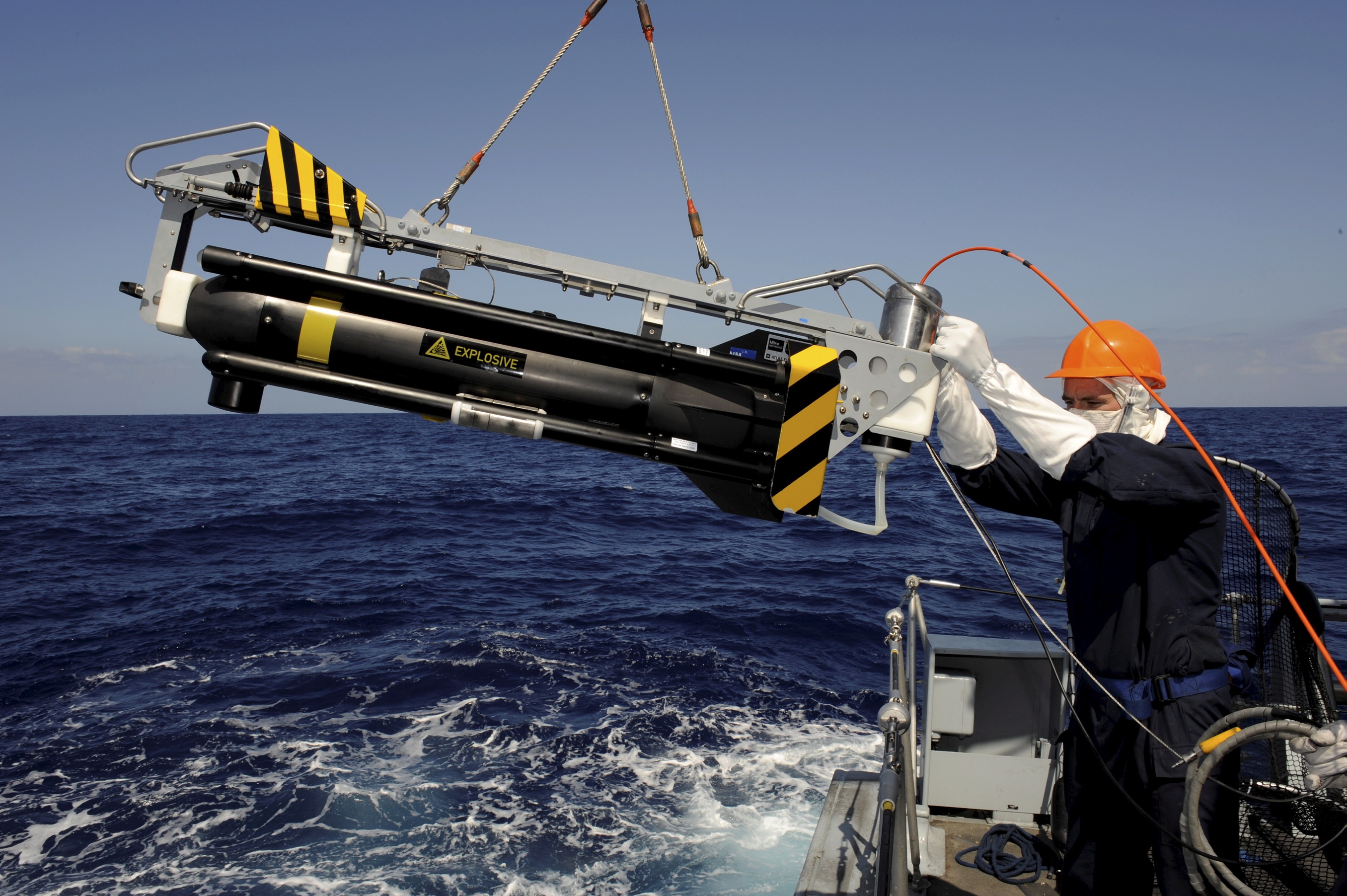 Seafox_Mine_Disposal_System_Onboard_HMS_Bangor_off_Libya_MOD_45153320.jpg