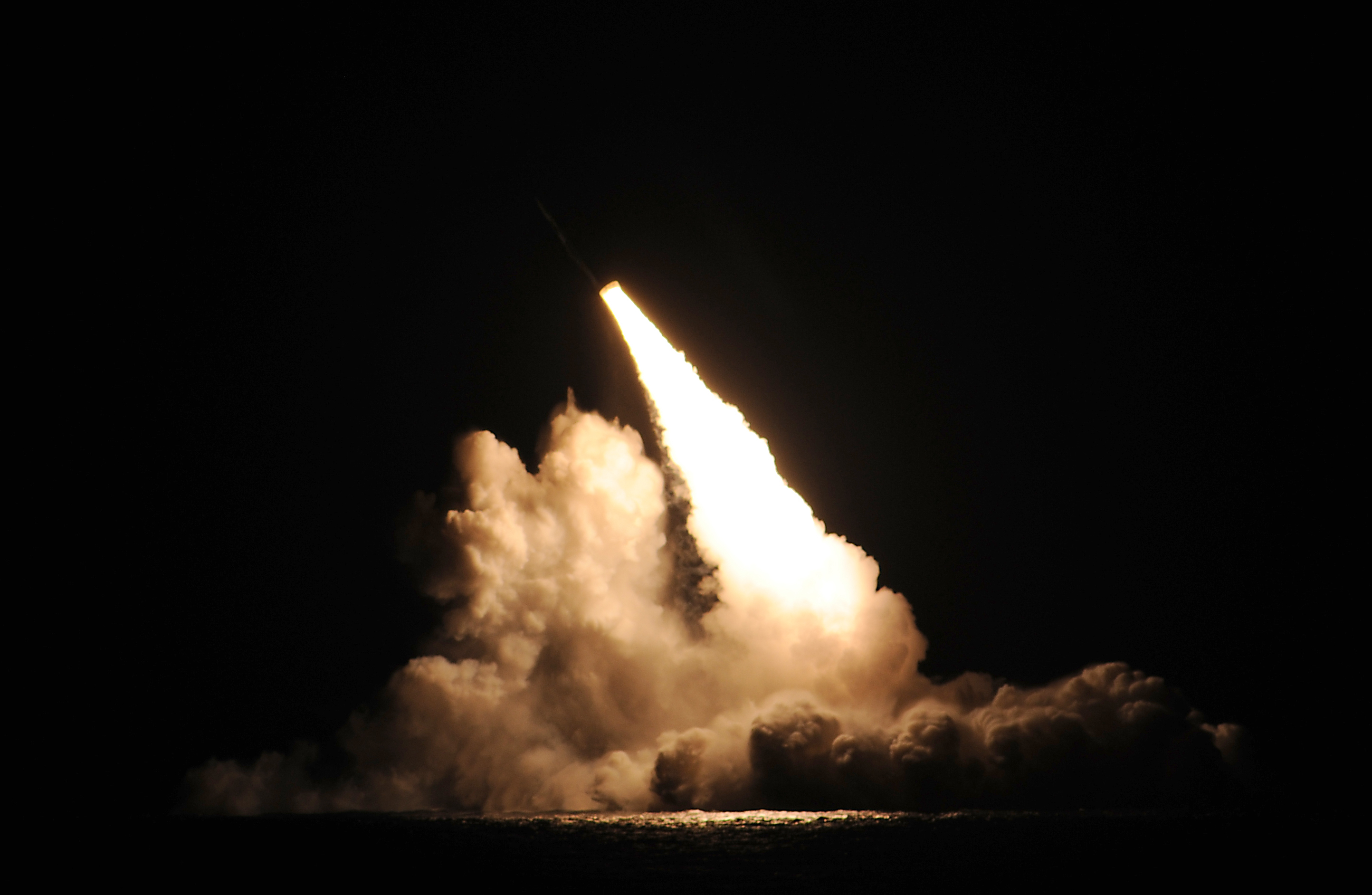 151107-N-ZZ999-001_-_SLBM_being_launched_from_USS_Kentucky.jpg