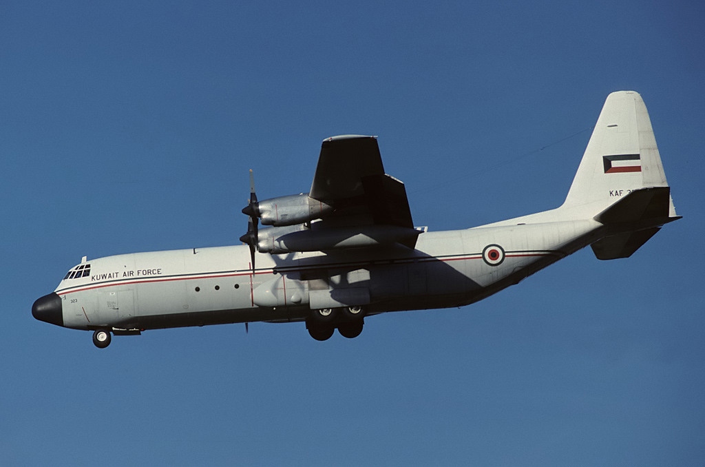 Lockheed_L-100-30_Hercules_%28L-382G%29%2C_Kuwait_-_Air_Force_AN0985031.jpg