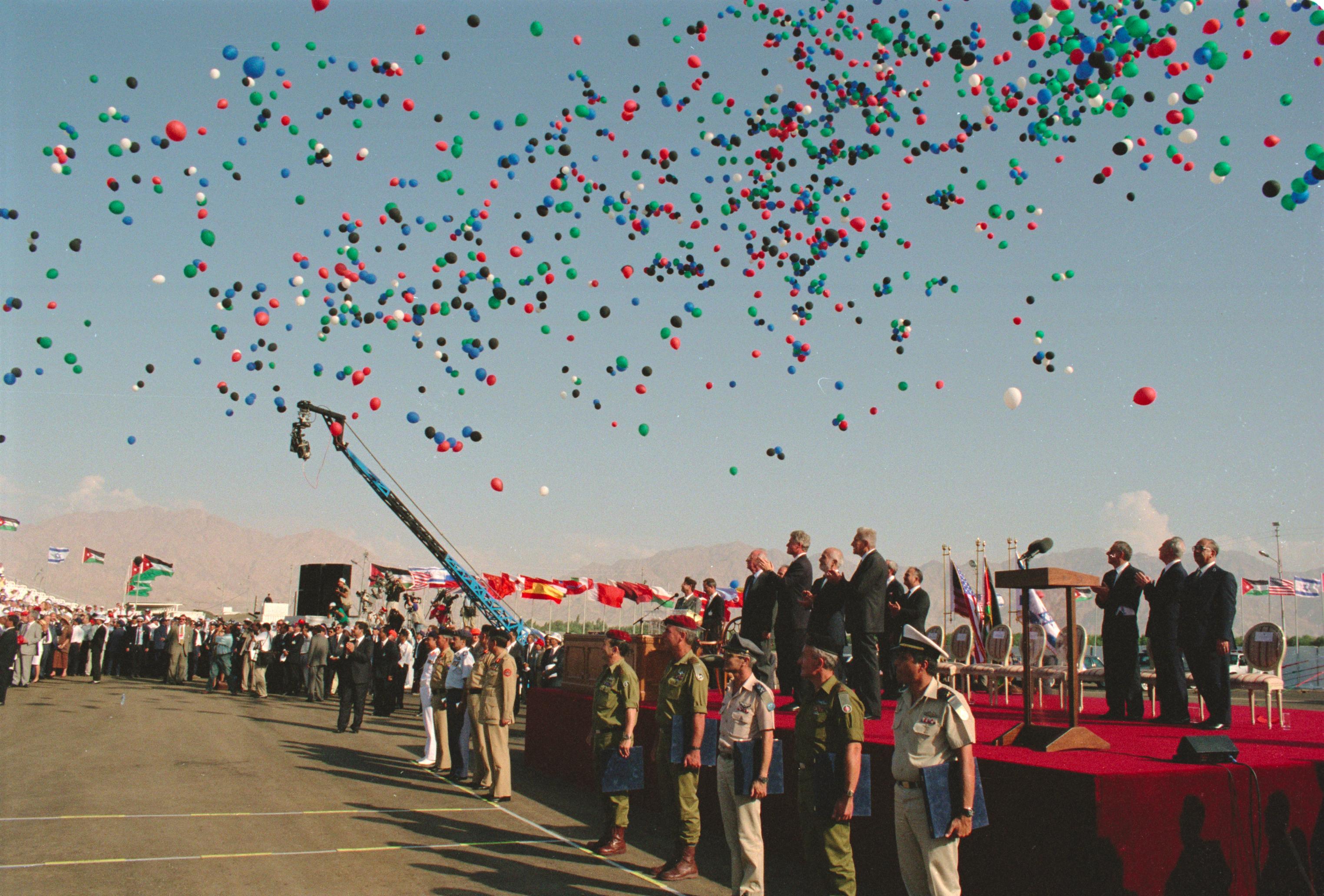 Flickr_-_Government_Press_Office_%28GPO%29_-_Balloons_released_into_the_air_during_the_Israel-Jordan_Peace_Treaty.jpg