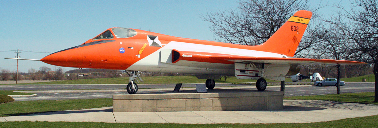 F5D-skylancer-armstrong-museum.jpg