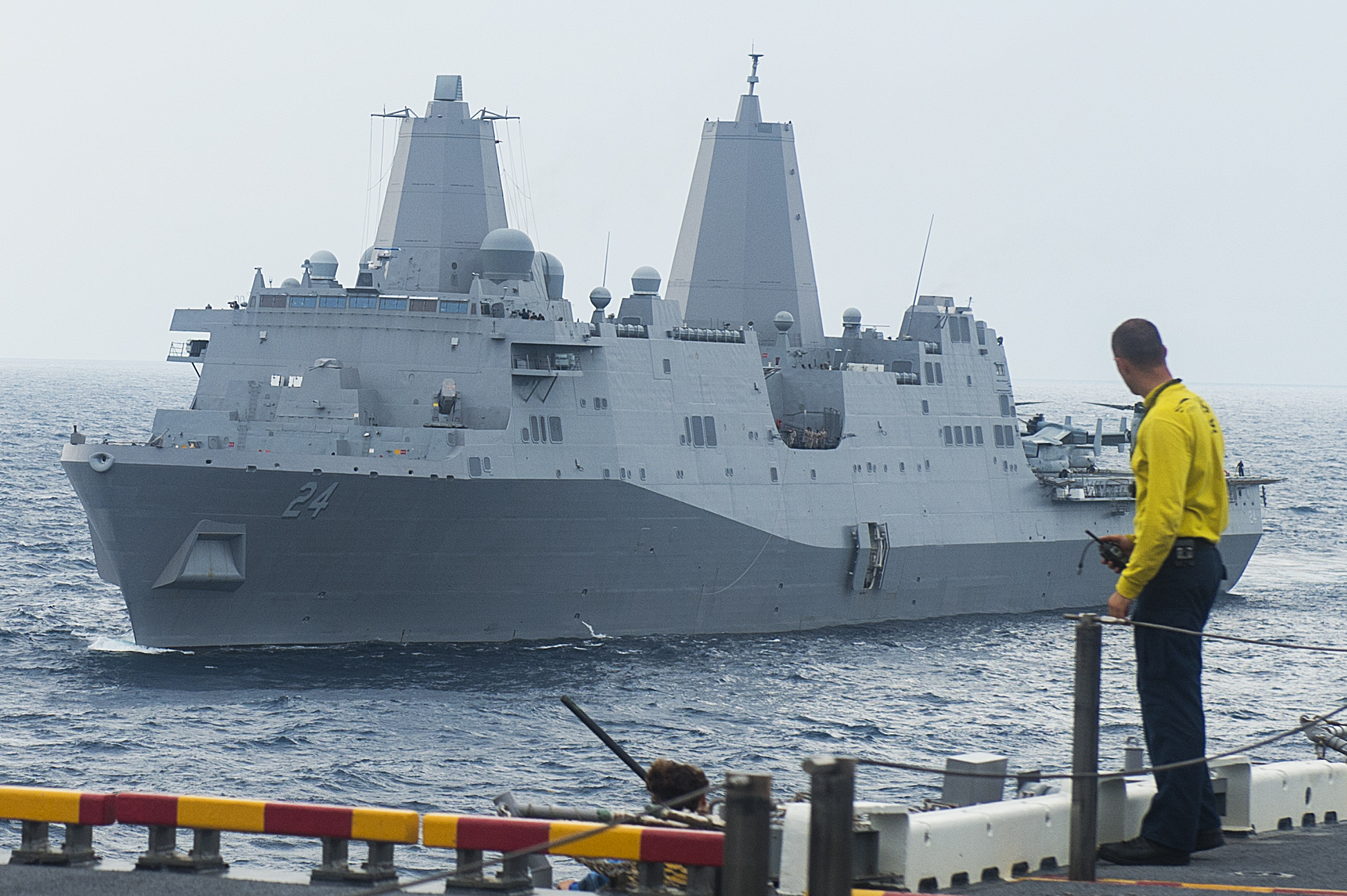 USS Arlington (LPD-24) underway in August 2014.JPG