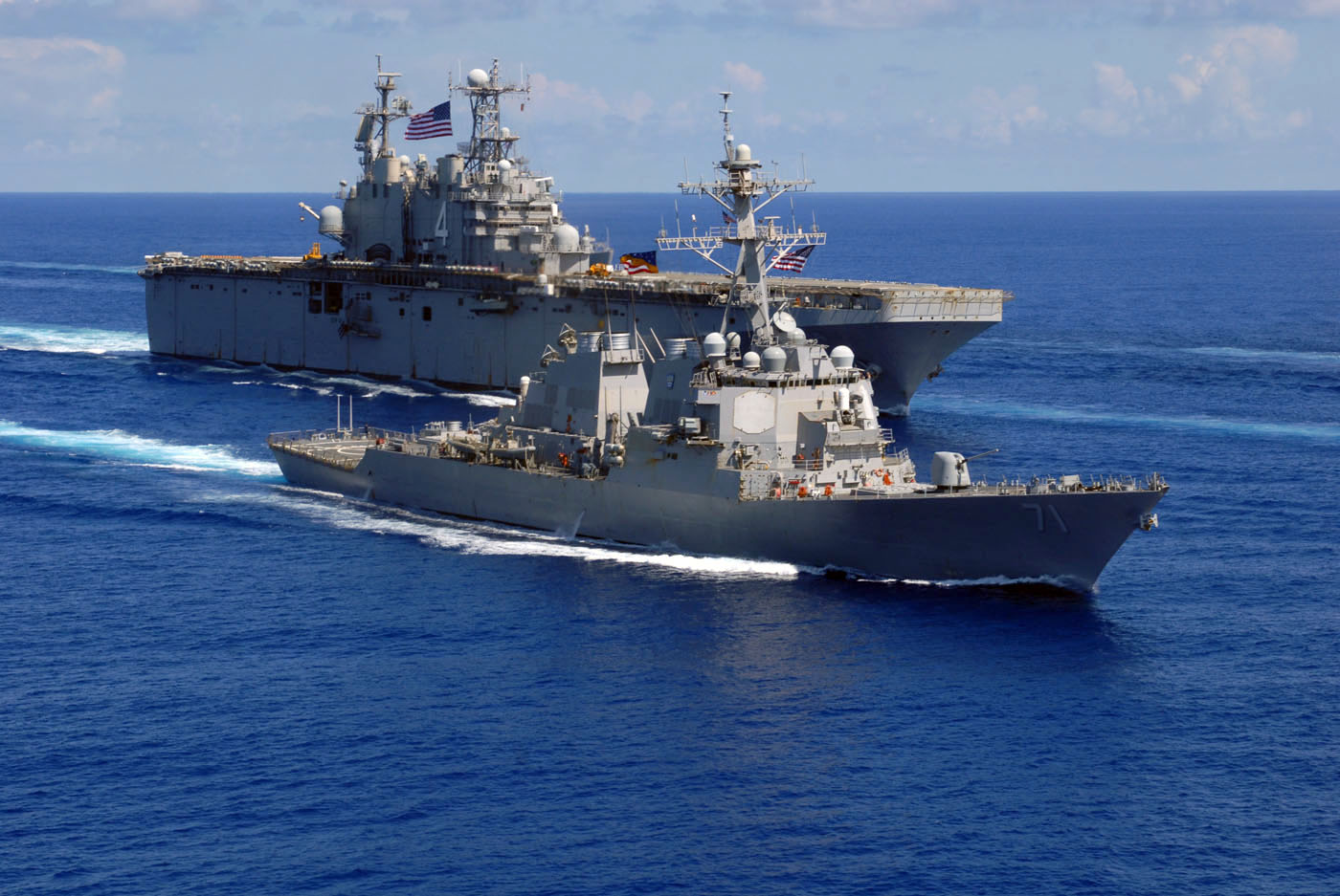 US_Navy_080705-N-5712P-126_The_guided_missile_destroyer_USS_Ross_(DDG_71)_and_the_amphibious_assault_ship_USS_Nassau_(LHA_4)_transit_westward_in_the_Atlantic_Ocean_as_part_of_the_Nassau_Strike_Group.jpg