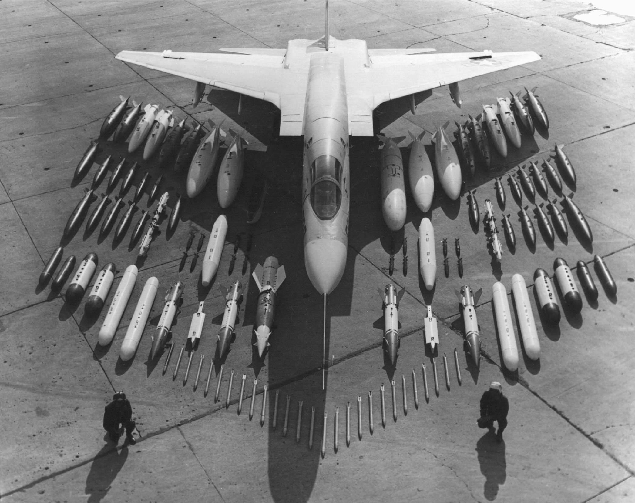 A3J-2_Vigilante_with_weapon_load_display_c1962.jpg
