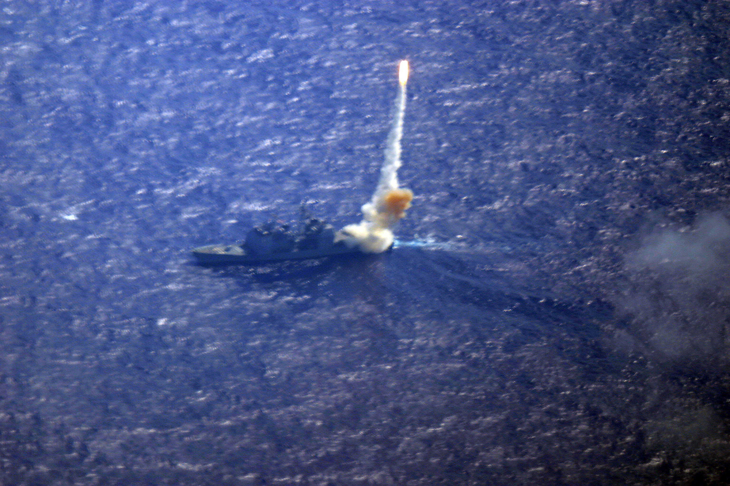 USS_Lake_Erie_%28CG-70%29_aerial.jpg