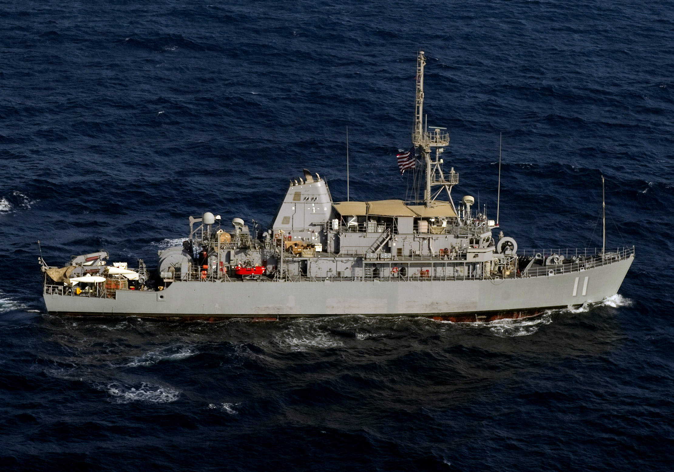 US_Navy_110816-N-YX920-134_The_mine_countermeasures_ship_USS_Gladiator_(MCM_11)_transits_the_Arabian_Gulf_during_a_bilateral_training_exercise_to_i.jpg