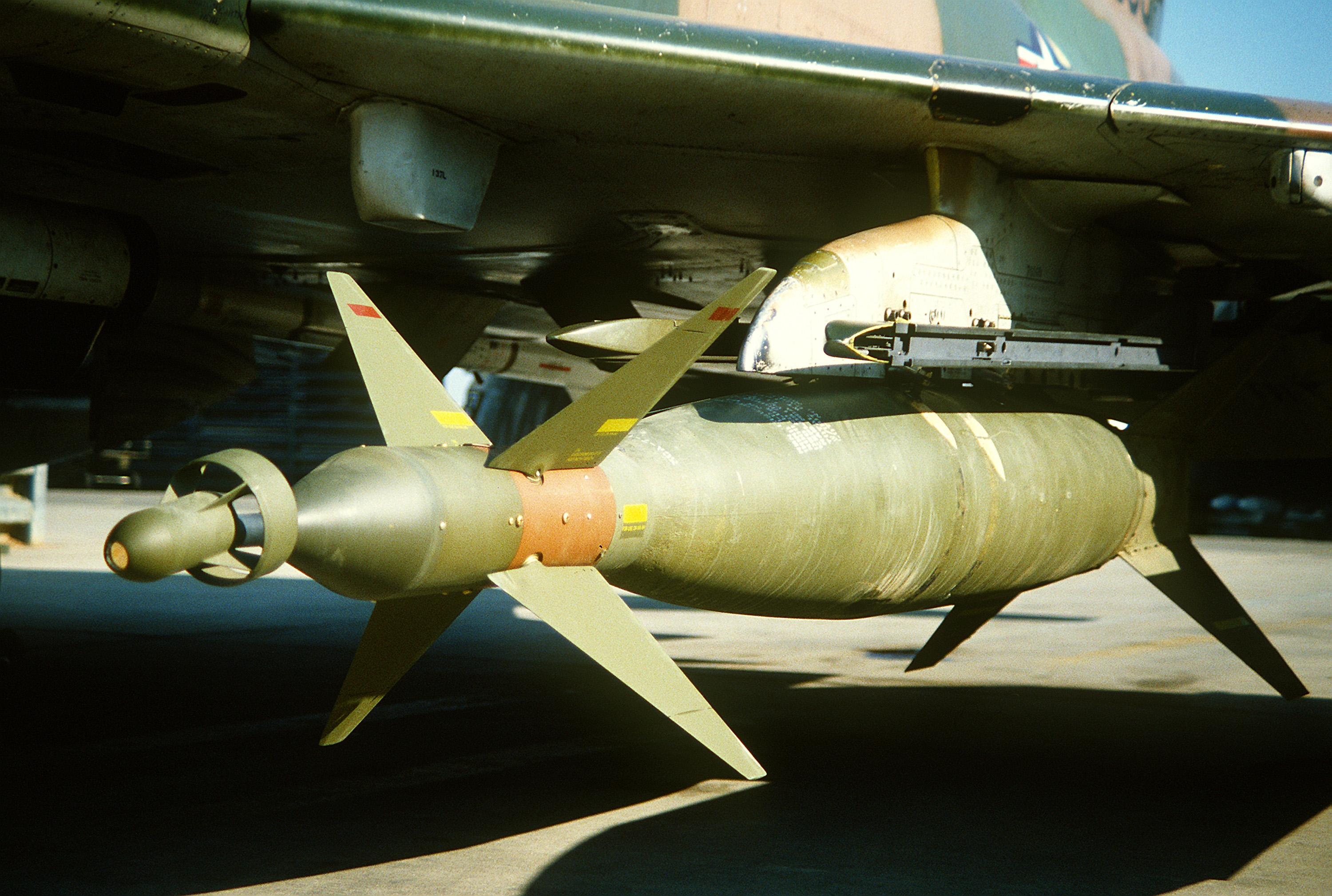 GBU-10_on_51st_TFW_F-4E_1982.JPEG