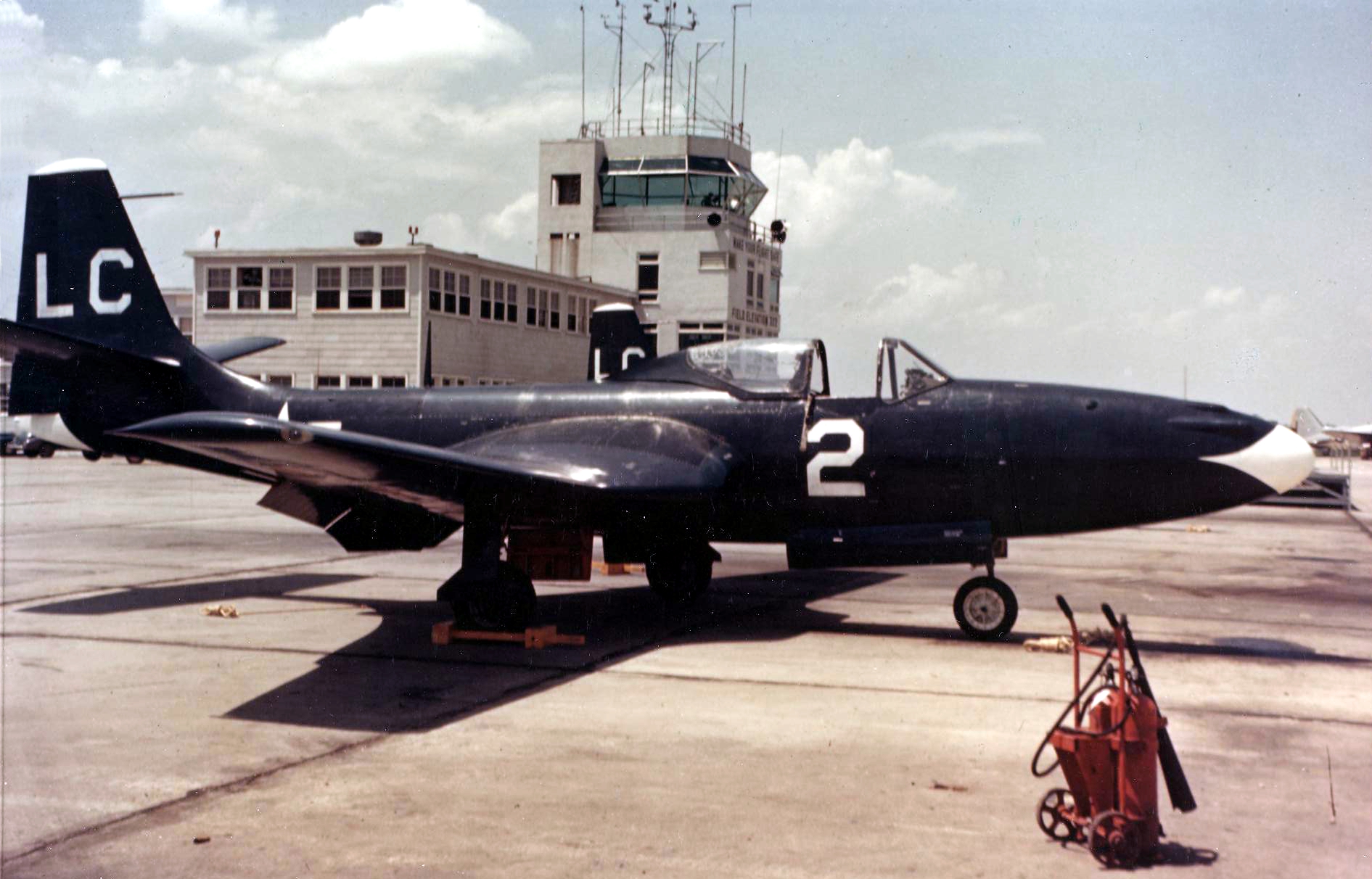 FH-1_Phantom_of_VMF-122_at_NAS_Memphis_1949.jpg