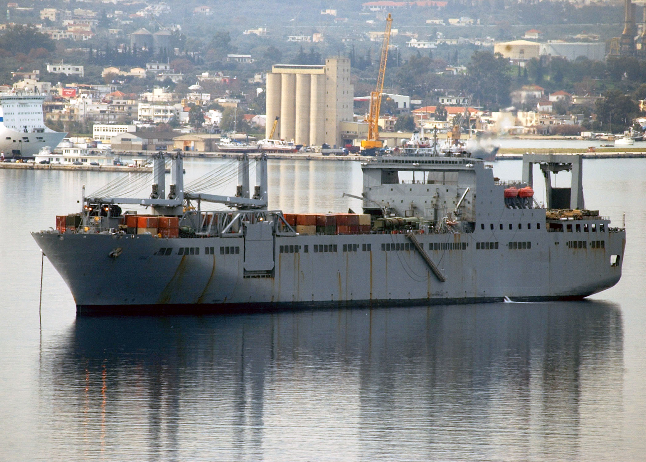 USNS_Bob_Hope_%28T-AKR_300%29_at_anchorage_in_Souda_harbor.jpg
