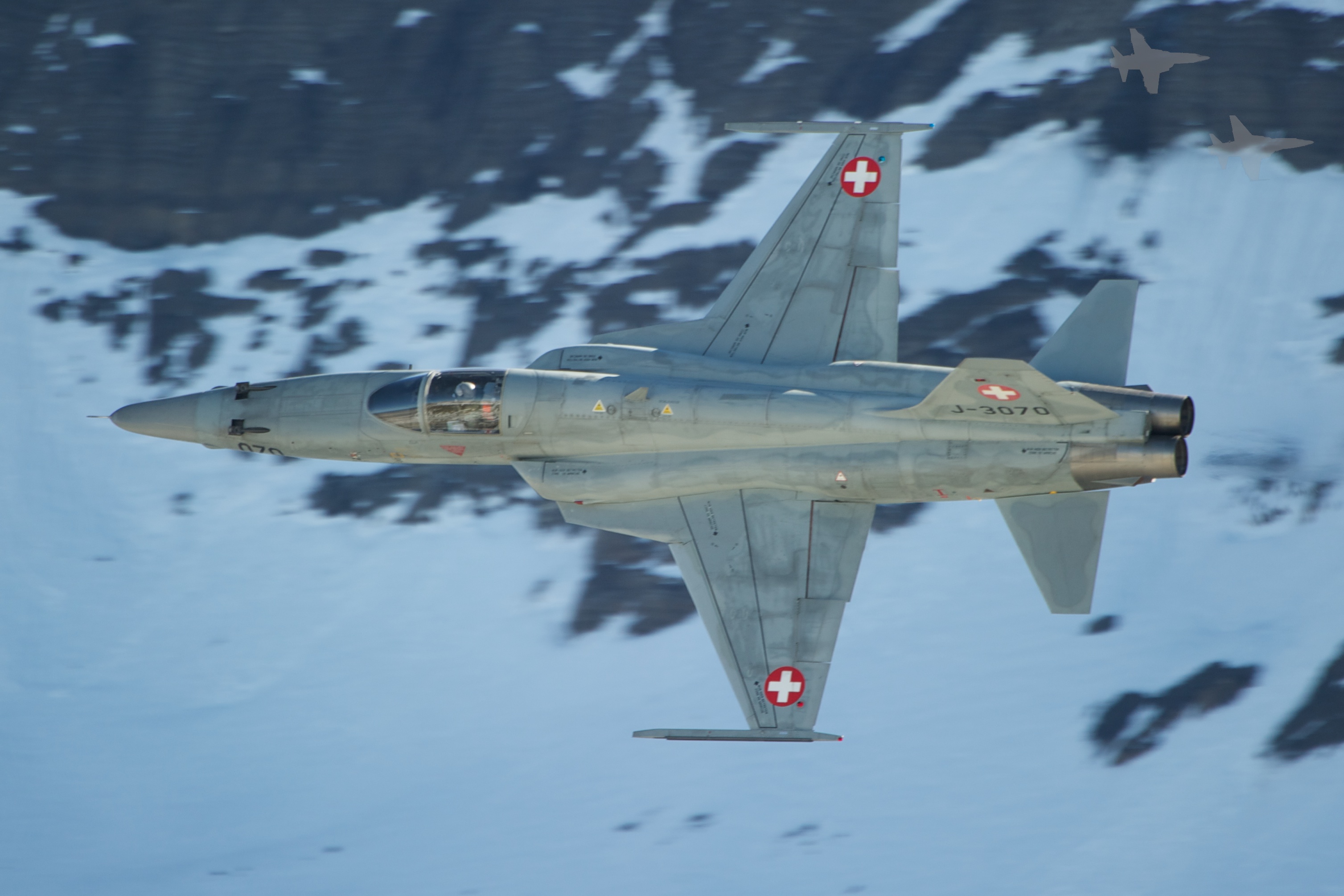 A_Swiss_F5_Tiger_is_approcahing_the_target_(6240070469).jpg